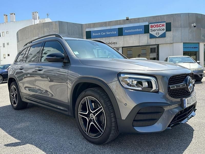 Cinza Usado 2022 Mercedes GLB200 AMG line SUV | € 39.999 - Imagem 1/4