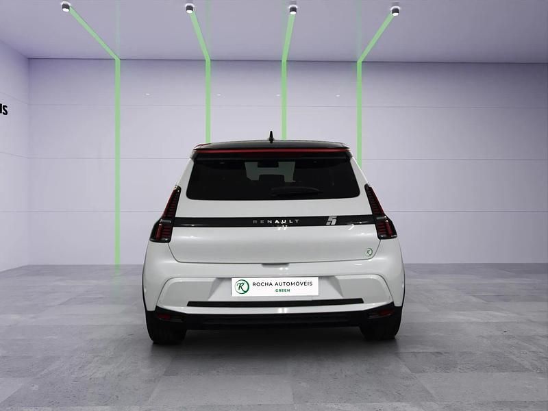 Usado Renault 5 E-Tech Komfort 110 kW (150 HP) 2025 Branco Sedan
