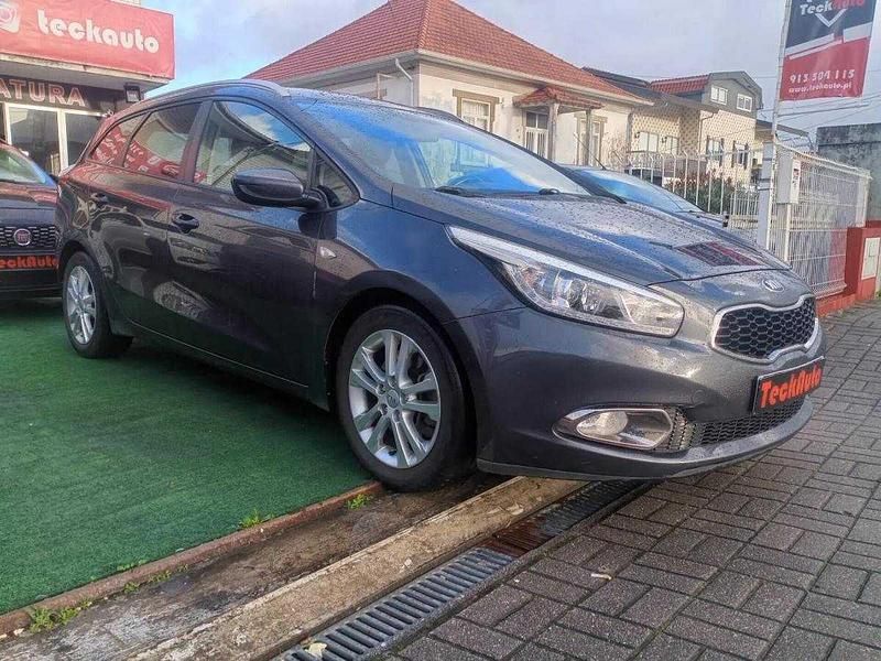 Usado Kia Ceed Sportswagon 90 HP (66 kW) 2014 Cinzento Carrinha