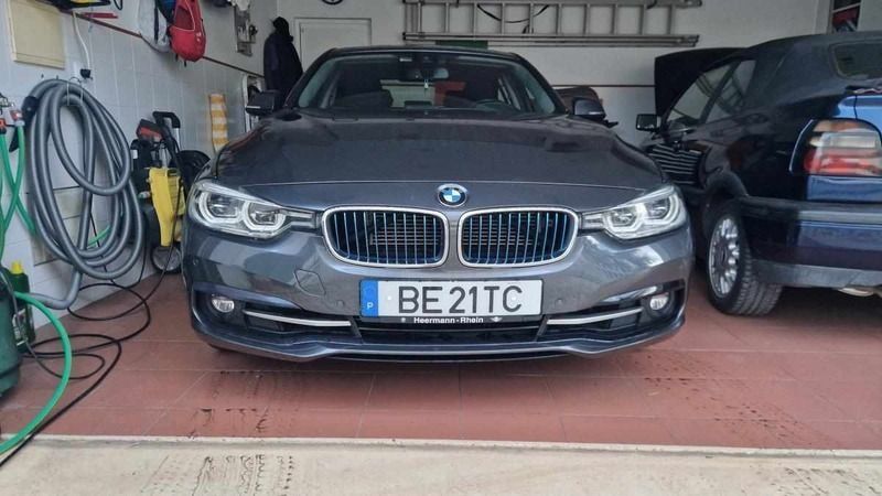 Cinzento Usado 2017 BMW 330 Sedan | € 19.250 - Imagem 1/4