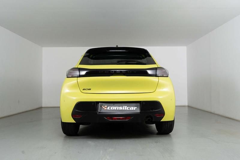 Usado Peugeot 208 Active 101 HP (74 kW) 2024 Amarelo Citadino
