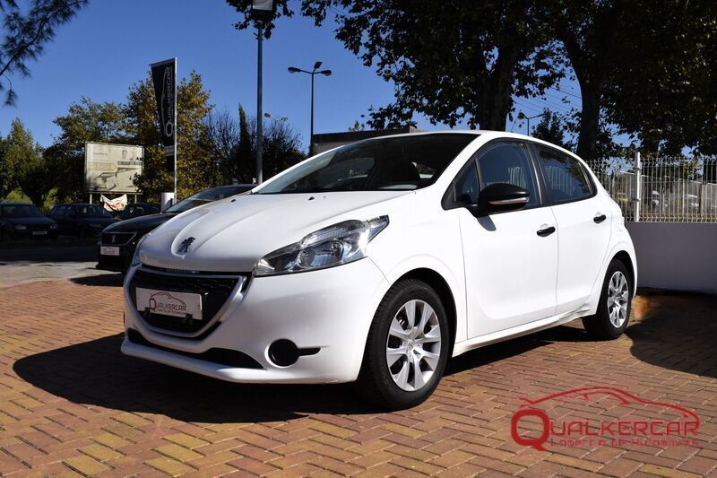 Branco Usado 2015 Peugeot 208 Allure Citadino | € 10.750 (Preço justo) - Imagem 1/4