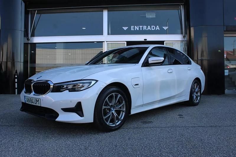 Usado BMW 320e 204 HP (150 kW) 2022 Branco Sedan