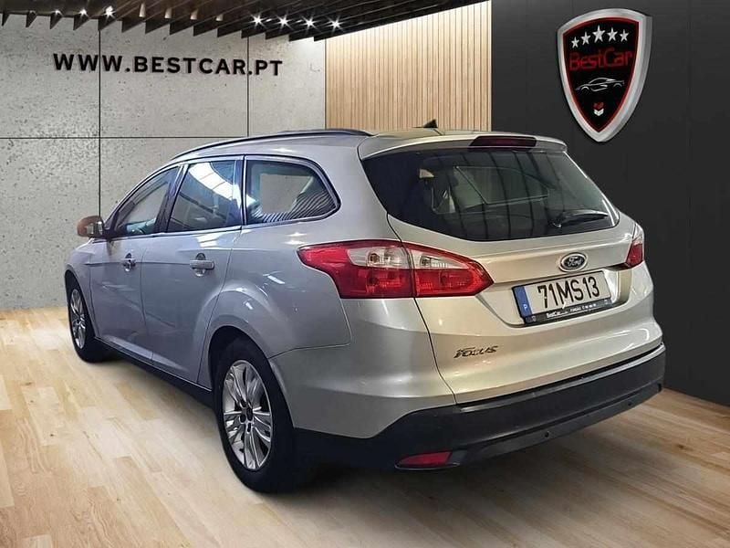 Usado Ford Focus 116 HP (85 kW) 2012 Cinzento Citadino