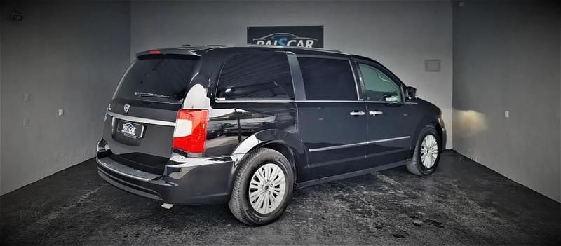 Usado Lancia Voyager S 177 HP (130 kW) 2014 Preto Monovolume