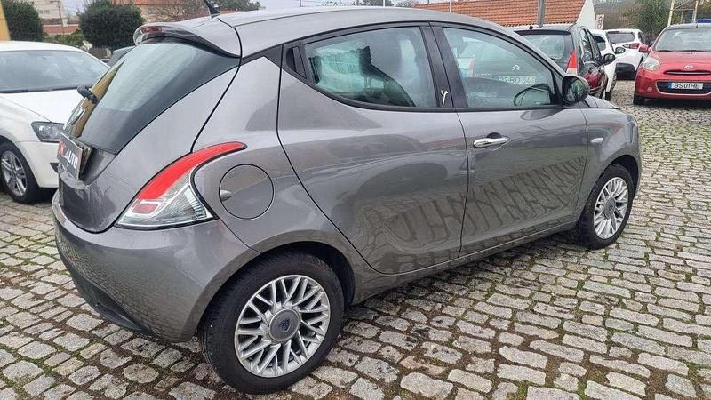 Usado Lancia Ypsilon S 69 HP (50 kW) 2012 Cinza Citadino
