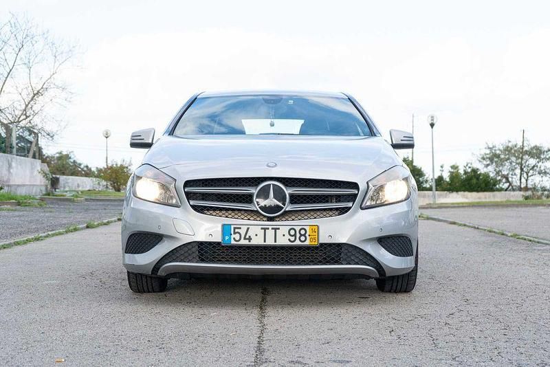 Usado Mercedes A180 Style 110 HP (80 kW) 2014 Sedan