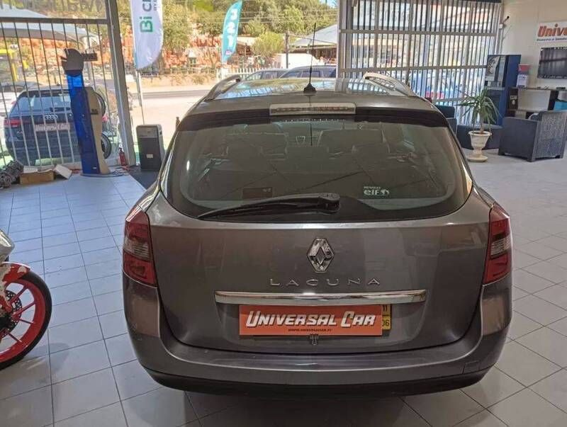 Usado Renault Laguna III Dynamique 110 HP (80 kW) 2011 Cinza Carrinha