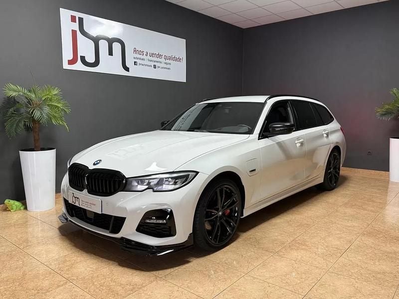 Branco Usado 2021 BMW 330e Coupé | € 32.490 (Preço elevado) - Imagem 1/4