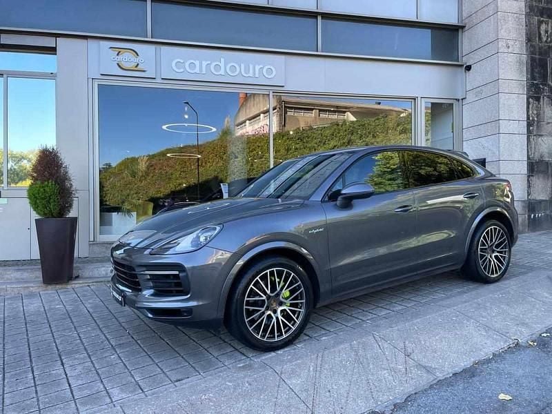 Cinzento Usado 2019 Porsche Cayenne SUV | € 76.900 (Preço elevado) - Imagem 1/4
