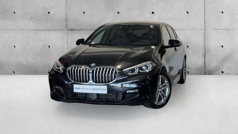 Preto sapphire metalizada Usado 2024 BMW 116 Shadowline Citadino | € 33.946 (Preço elevado) - Imagem 1/4