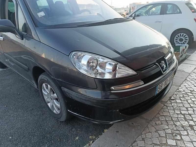 Cinzento Usado 2003 Peugeot 807 Monovolume | € 3.100 - Imagem 1/4