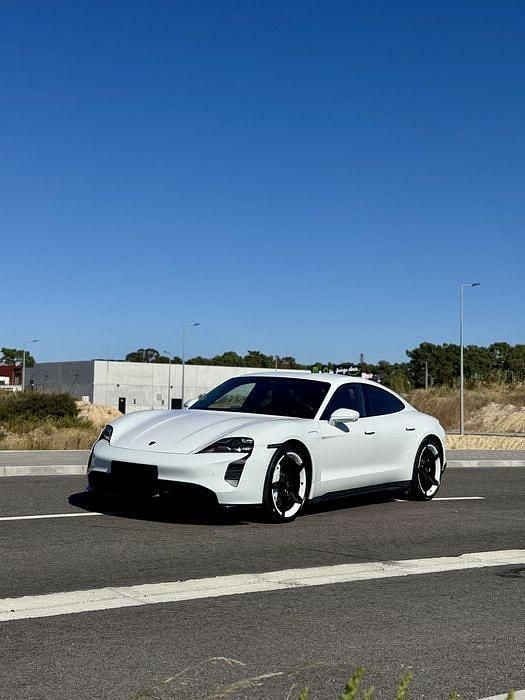 Usado 2020 Porsche Taycan Turbo Sedan | € 87.950 - Imagem 1/4