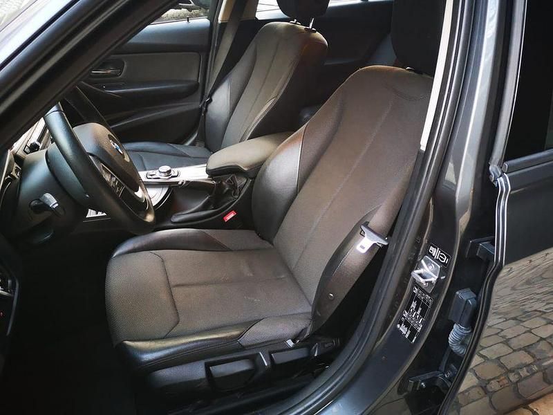 Usado BMW 318 143 HP (105 kW) 2012 Sedan