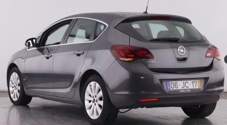 Usado 2010 Opel Astra Cosmo Sedan | € 5.770 (Preço justo) - Imagem 1/4