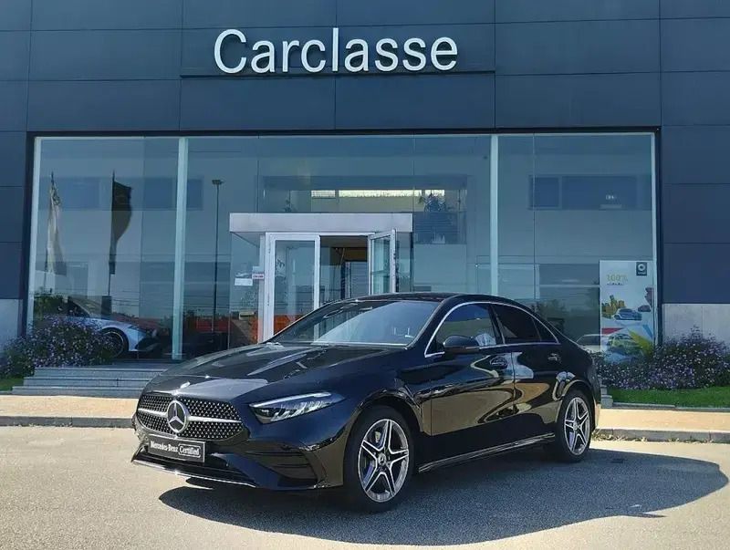 Preto cosmos Usado 2023 Mercedes A250 Advanced Plus Citadino | € 41.990 (Preço justo) - Imagem 1/4