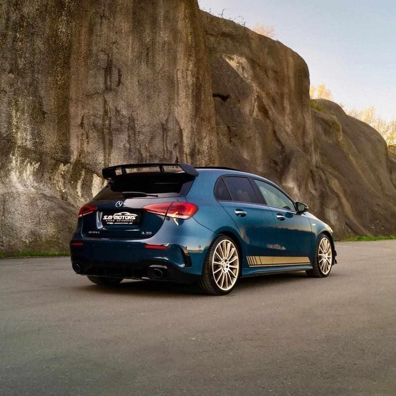 Azul Usado 2020 Mercedes A35 AMG AMG Sedan | € 44.000 - Imagem 1/4