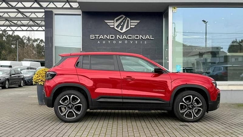 Usado Jeep Avenger Summit 101 HP (74 kW) 2025 Vermelho SUV