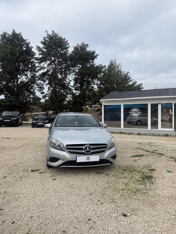 Cinza Usado 2013 Mercedes A180 | € 14.500 - Imagem 1/4