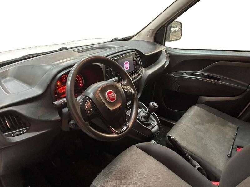 Usado Fiat Doblò Lounge 105 HP (77 kW) 2022 Branco Monovolume