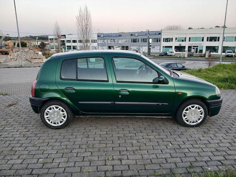 Usado Renault Clio II 75 HP (55 kW) 1999 Sedan