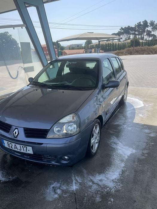 Usado Renault Clio II 85 HP (62 kW) 2005 Sedan