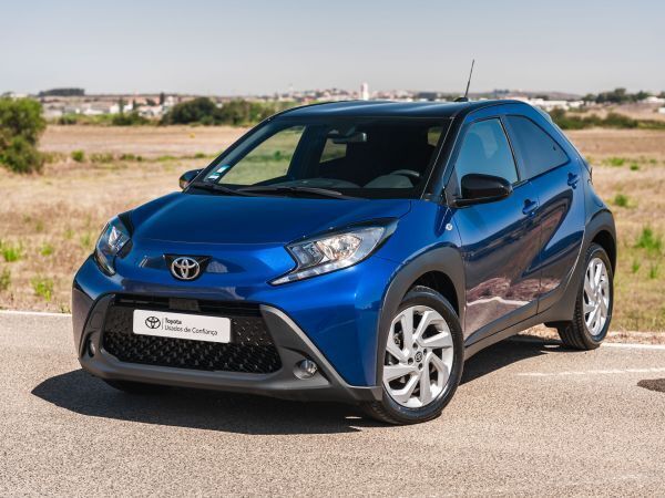 Azul junipe 8y8 Usado 2023 Toyota Aygo X-play Citadino | € 17.500 (Preço justo) - Imagem 1/4
