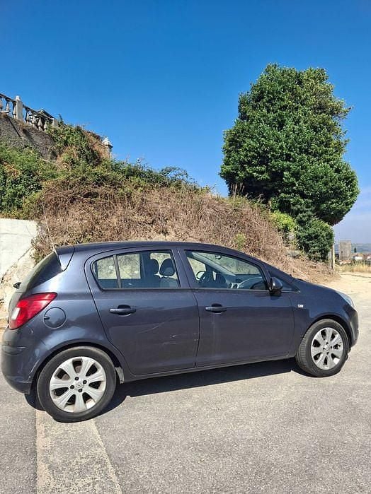 Usado 2008 Opel Corsa Sedan | € 2.500 (Super Preço) - Imagem 1/4