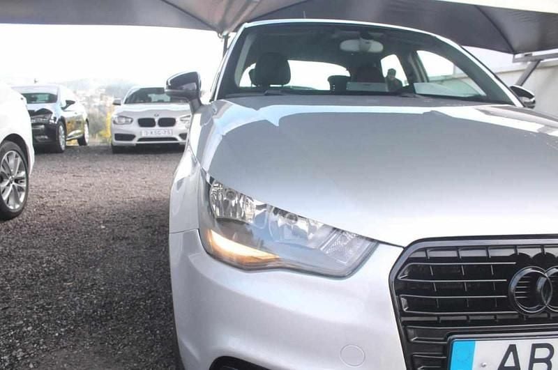 Usado Audi A1 105 HP (77 kW) 2013 Cinzento Citadino