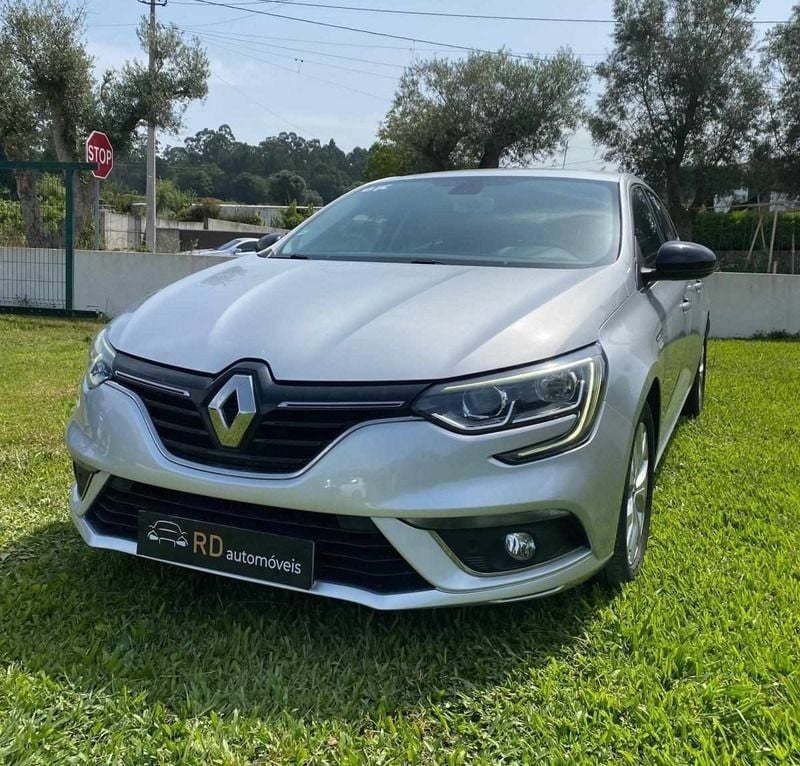 Cinza Usado 2020 Renault Mégane IV LIMITED | € 19.000 (Caro) - Imagem 1/4