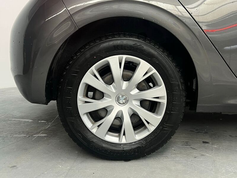 Usado Peugeot 208 Access 82 HP (60 kW) 2018 Cinza Citadino