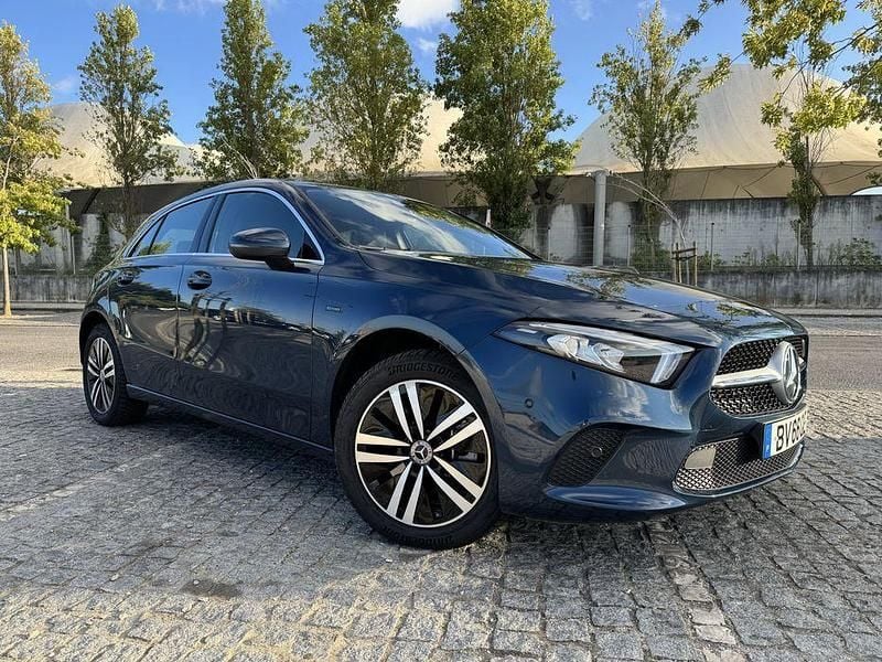 Usado 2021 Mercedes A250 Luxury Sedan | € 25.250 - Imagem 1/4