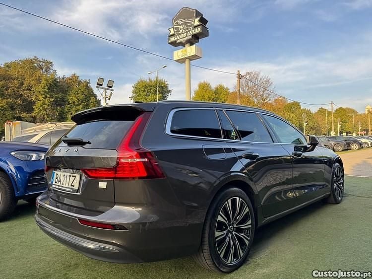 Cinza Usado 2023 Volvo V60 Plus Carrinha | € 39.500 (Preço justo) - Imagem 1/1