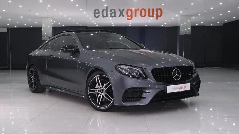 Cinza Usado 2018 Mercedes E220 AMG line Coupé | € 41.990 (Preço justo) - Imagem 1/4
