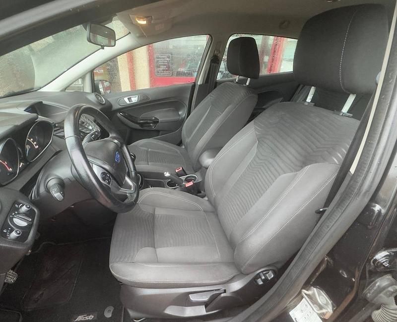 Usado Ford Fiesta 100 HP (73 kW) 2013 Preto Citadino