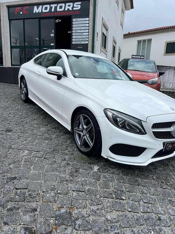 Branco Usado 2016 Mercedes C180 AMG line Coupé | € 24.750 (Preço justo) - Imagem 1/1
