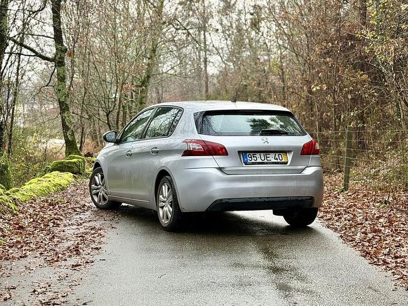 Usado Peugeot 308 90 HP (66 kW) 2013 Sedan