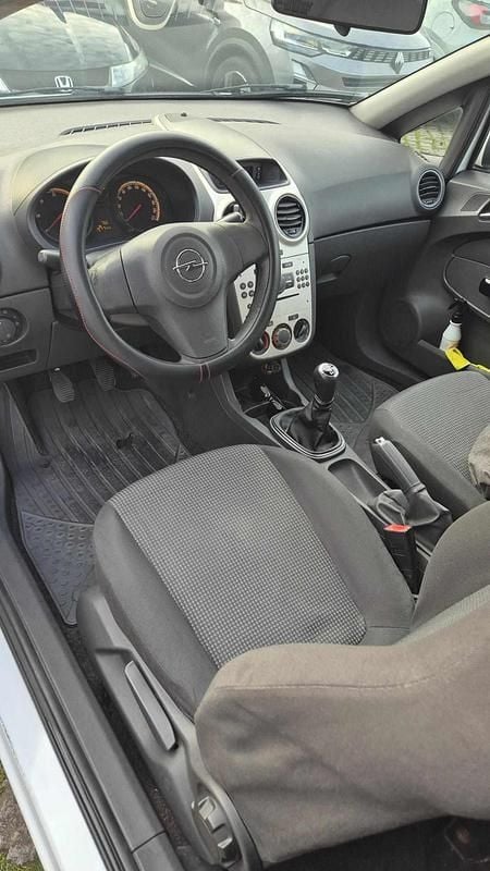 Usado Opel Corsa 75 HP (55 kW) 2008 Branco Carrinha