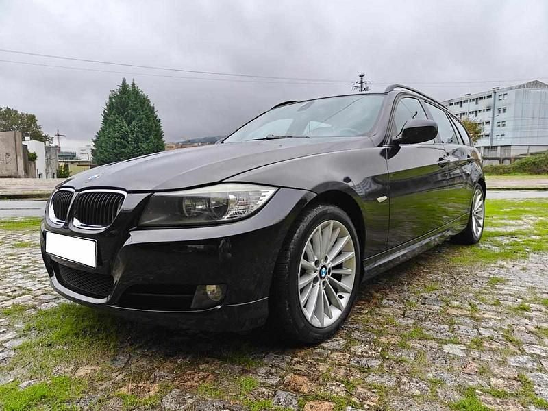 Usado BMW 320 177 HP (130 kW) 2009 Preto Carrinha