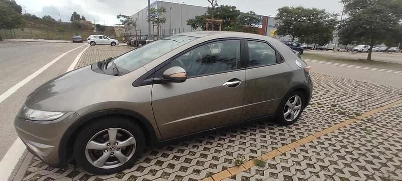 Usado Honda Civic 83 HP (61 kW) 2007 Cinzento Citadino