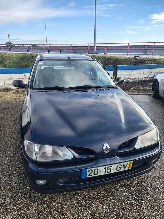 Usado 1996 Renault Mégane Sedan | € 1.200 - Imagem 1/4