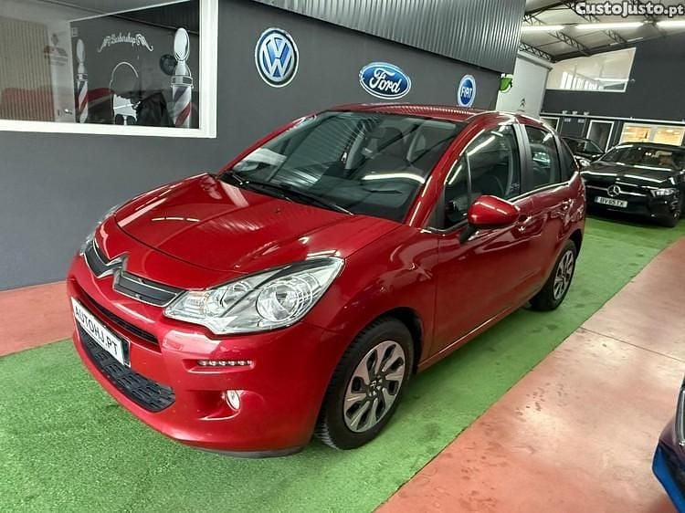 Vermelho Usado 2016 Citroën C3 Comfort Sedan | € 6.500 - Imagem 1/1