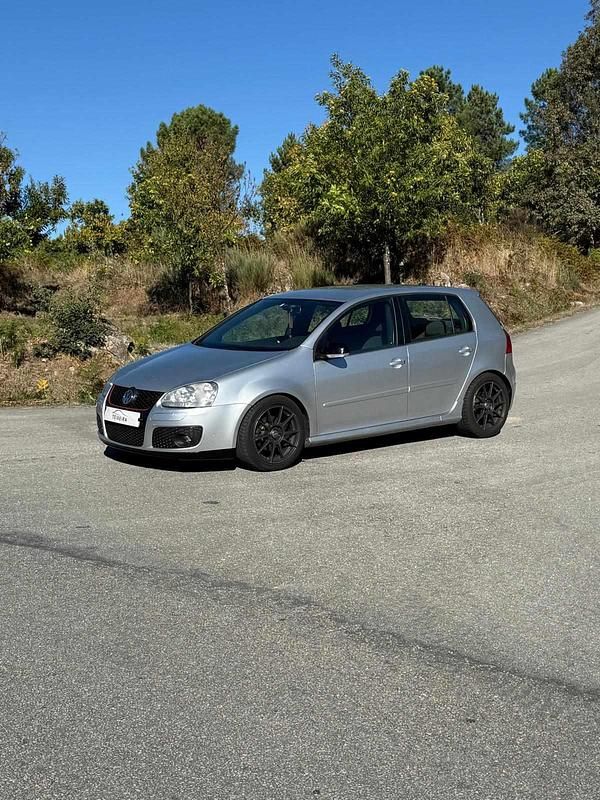 Cinzento Usado 2007 VW Golf V Citadino | € 8.000 - Imagem 1/4