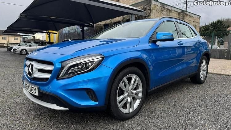 Usado Mercedes GLA200 Style 136 HP (100 kW) 2016 Azul SUV