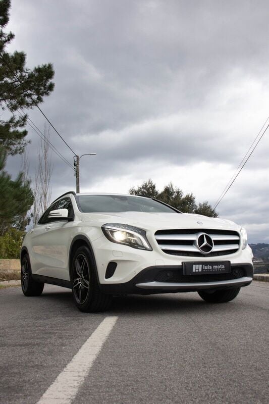 Branco Usado 2016 Mercedes GLA200 Style SUV | € 20.400 (Preço justo) - Imagem 1/4