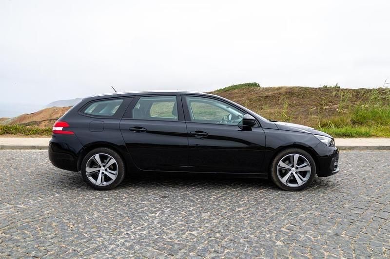 Usado Peugeot 308 SW 130 HP (95 kW) 2018 Preto Carrinha