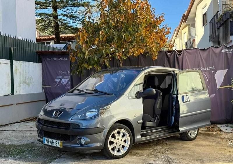 Cinzento Usado 2005 Peugeot 1007 Monovolume | € 2.500 - Imagem 1/4