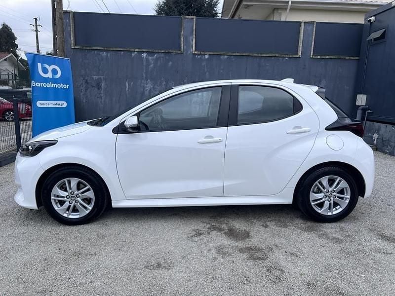 Usado Toyota Yaris Hybrid Comfort 115 HP (84 kW) 2021 Branco