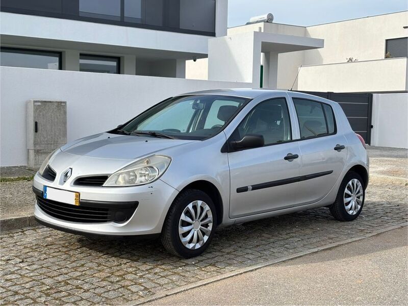 Usado 2006 Renault Clio III Sedan | € 3.850 - Imagem 1/4