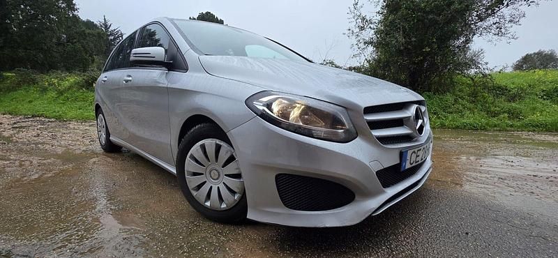 Usado Mercedes B180 Style 109 HP (80 kW) 2016 Cinza Monovolume